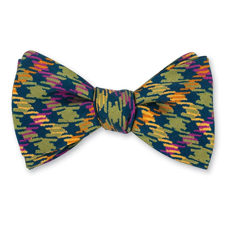 R. Hanauer Gun Club Check Bowtie in Navy